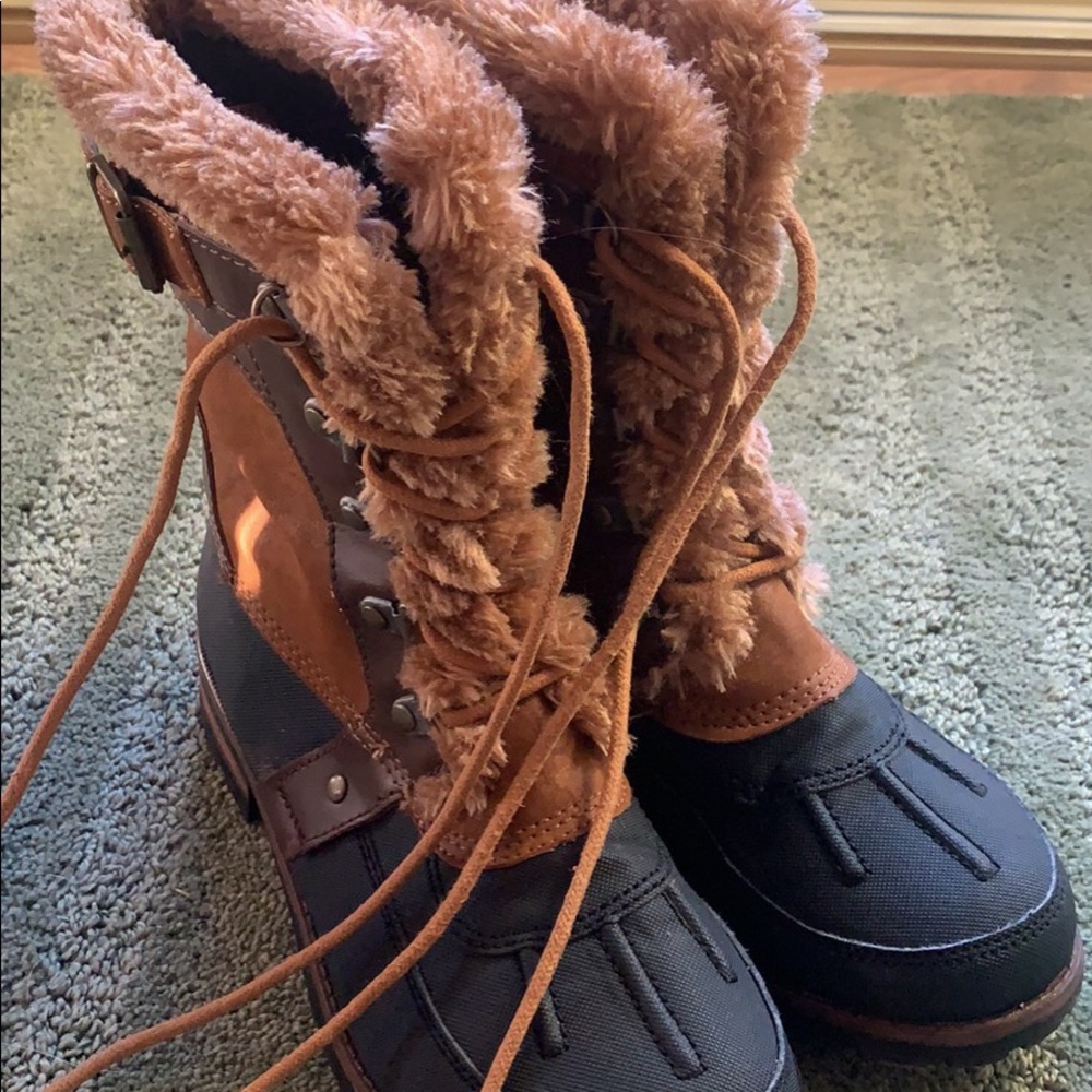 Size 7 Rock & Candy Snow Boots